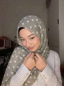 1PC Women's New Polka Dot Printed Headscarf, Polka Dot, Voile Hijab, Lightweight Soft Comfortable Breathable Long Scarf, High-End Digital Printed Fashion Versatile Polka Dot Scarf, Scarfs For Woman, Multi-Functional Accessory Long Scarf, Suitable For Daily Outings, Walking, Shopping And More, All Seasons - Grey - View 3