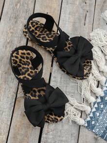 Sandálias rasas casuais para mulher com laço, estampado leopardo e corte largo, elegantes para exterior, praia e férias - Preto - Ver 5