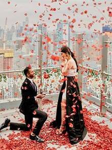 1000 pezzi di petali di rosa rossa artificiali, fiori romantici fatti a mano, adatti per decorazione di matrimoni, feste, casa, compleanni, centrotavola, camera da letto, stanza, bagno, regalo di San Valentino, decorazione di laurea - Multicolore - Visualizzare 5