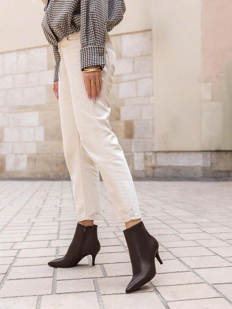 Bottines Épurées à Bout Pointe et Talon Bobine – L'Élégance Citadine par Excellence - براون 2905أ - مشاهدة 1