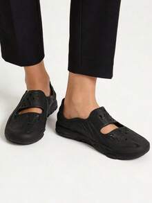 Nike ISPA Comfortable, Versatile, Durable Beach Sandals, Unisex, Black - Black - View 1