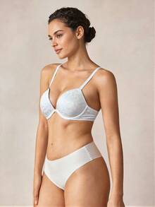 Veilyse Este sujetador moldeador de encaje blanco destaca por su: soporte con aros, tirantes ajustables y un diseño que estiliza la figura. Diseños exquisitos. - Blanco - Ver 5
