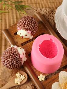 1pc/2pcs Creative Hedgehog Shaped Decorative Ornament, Fridge Magnet Mold, Silicone Material, Suitable For DIY Handmade Candle Decoration Making, Suitable For Holiday Atmosphere Decoration, Indoor Decoration Display, Fridge Magnet Model Making Mold, Reusable And Easy To Clean - White - View 7