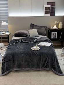 1 pièce Couverture en velours de lait de couleur unie, matériau en polyester doux, style de luxe léger, minimaliste à la mode, confortable et doux, couverture chaude multifonctionnelle, convient pour la chambre, le salon, le canapé, le camping, le bureau et les voyages, peut être utilisée comme accessoire de décoration de chambre et de chambre à coucher, lavable en machine, facile à entretenir, convient pour toutes les saisons - Gris foncé - Voir 4