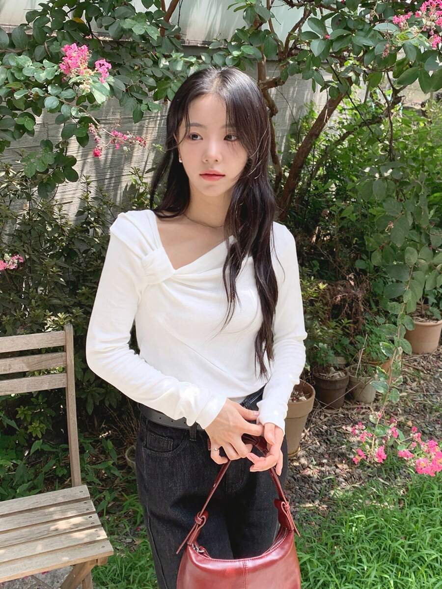 Early Autumn New French Design Asymmetric Neckline Twisted Cinched Waist Knit T-Shirt Top White - White - View 1