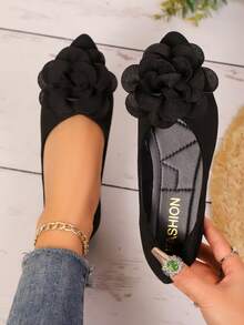 Women's Spring/Summer Flat Shoes With 3D Floral Pointed Toe, Gentle Low Vamp Soft Sole Wedding Shoes, Slimming Commuter Slip-On Shoes - Black - View 1