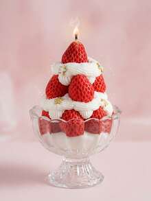 1 Stück Erdbeer-Dessert-förmige Sojawachskerze, realistisches rot-weißes dekoratives Design, cremige Stil-Details, Raumdekoration, Geburtstagsgeschenk - Erdbeertarte - Übersicht 1