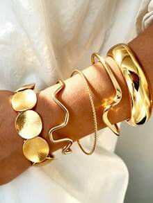 5pcs Vintage Fashion Elegant Women's Gold Bracelet Set, Exaggerated Asymmetrical Geometric Twisted Line Luxury Wide Round Disc Wave Gold Bracelet Set, Suitable For Women's Daily Wear, Can Be Layered - Yellow Gold - View 4