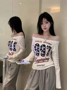 Kaos Wanita Lengan Panjang Leher Asimetris Motif Bintang Amerika, Desain Musim Semi/Gugur, Atasan Dalaman Pelangsing dengan Bahu Terbuka, Warna Putih - Putih - View 10