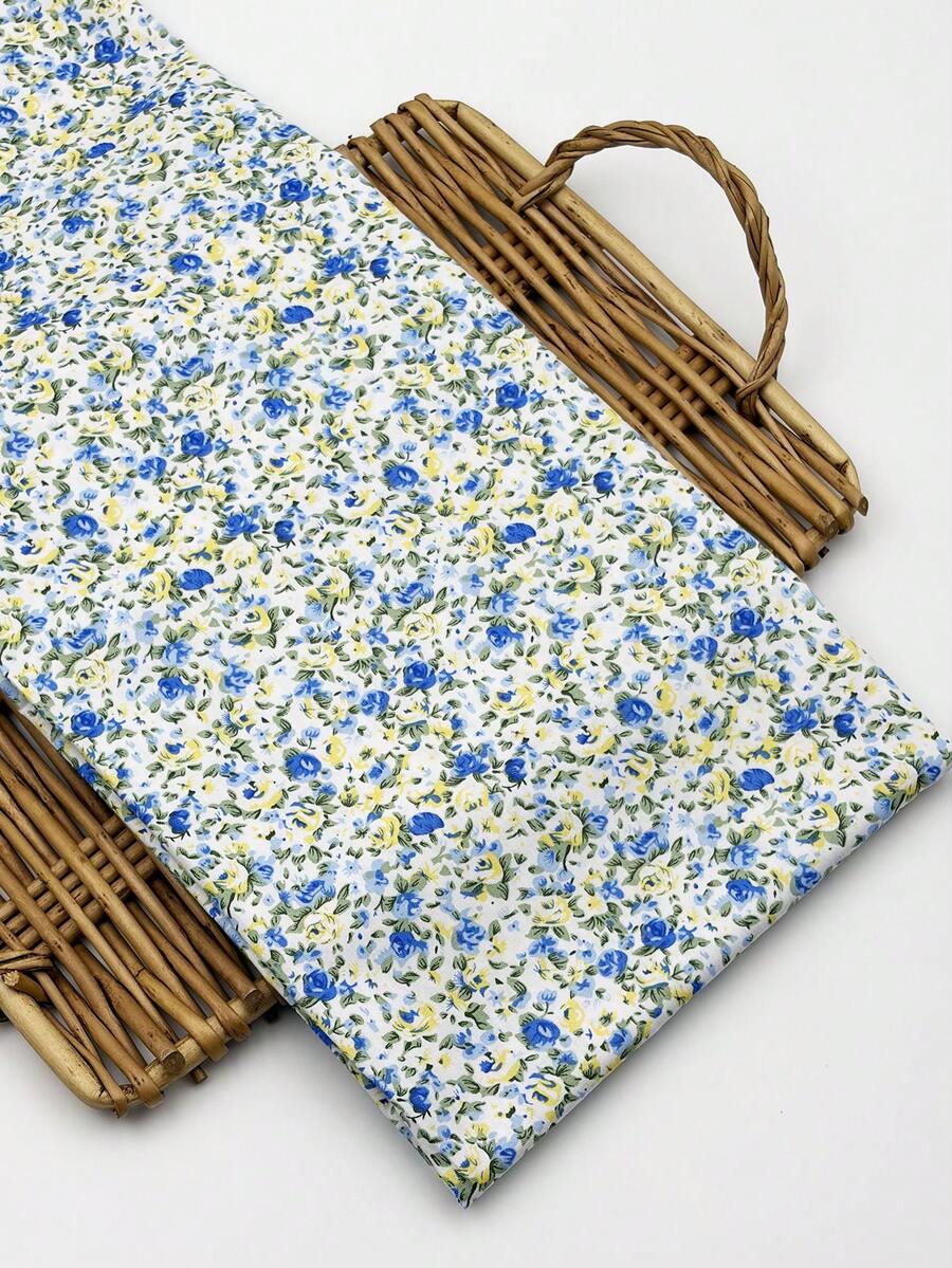 1件田園風印花布料，小碎花圖案，尺寸50cm * 155cm，適用於DIY手工縫製，如衣物、洋裝、窗簾、床單、包裝裝飾等