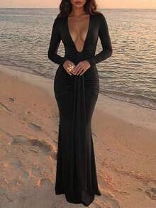 Solid Color Low Neckline Elegant Ruffled Mermaid Evening Gown For Formal Occasions - Black - View 2