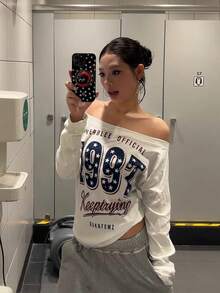 Kaos Wanita Lengan Panjang Leher Asimetris Motif Bintang Amerika, Desain Musim Semi/Gugur, Atasan Dalaman Pelangsing dengan Bahu Terbuka, Warna Putih - Putih - View 6