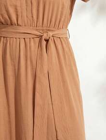 FASHION MIX PREMIUM Elegant Long Dress With Slit And Ruffle On The Hem 3/4 Puff Sleeves With V-Neckline And Tie At The Waist Women's Plus Size - 卡布奇諾 - 查看 3