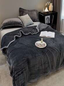 1 pièce Couverture en velours de lait de couleur unie, matériau en polyester doux, style de luxe léger, minimaliste à la mode, confortable et doux, couverture chaude multifonctionnelle, convient pour la chambre, le salon, le canapé, le camping, le bureau et les voyages, peut être utilisée comme accessoire de décoration de chambre et de chambre à coucher, lavable en machine, facile à entretenir, convient pour toutes les saisons - Gris foncé - Voir 6