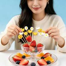 15/25/50/100 piezas Brochetas de bambú con forma de pato lindo, palillos de fruta desechables con diseño de dibujos animados, adecuados para pan francés, pastel, postre, ensalada, hamburguesa, sándwich, sushi, aperitivo, fruta, perfectos para fiesta de cumpleaños, boda, comida para llevar, Navidad, Halloween y otras actividades al aire libre. - Multicolor - Ver 8