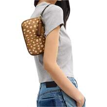 Coach Women's Nolita 19 Bag - 鹿多 - 查看 2