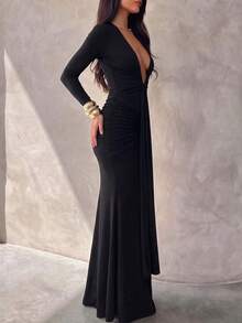 Solid Color Low Neckline Elegant Ruffled Mermaid Evening Gown For Formal Occasions - Black - View 4