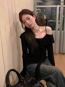 Kaos Rajut Lengan Panjang Tanpa Bahu Wanita, Atasan Berlapis untuk Awal Musim Gugur/Musim Semi/Musim Dingin dengan Desain Ruffle - Hitam - View 2