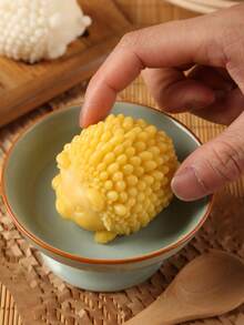 1pc/2pcs Creative Hedgehog Shaped Decorative Ornament, Fridge Magnet Mold, Silicone Material, Suitable For DIY Handmade Candle Decoration Making, Suitable For Holiday Atmosphere Decoration, Indoor Decoration Display, Fridge Magnet Model Making Mold, Reusable And Easy To Clean - White - View 4