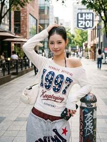 Kaos Wanita Lengan Panjang Leher Asimetris Motif Bintang Amerika, Desain Musim Semi/Gugur, Atasan Dalaman Pelangsing dengan Bahu Terbuka, Warna Putih - Putih - View 4