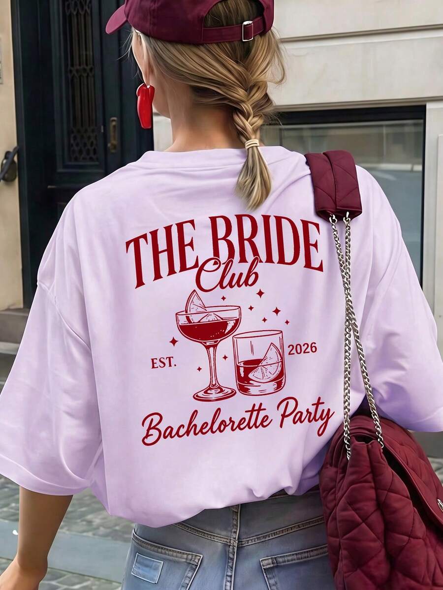 2026 Bride Club 復古雞尾酒圖案背印寬鬆短袖T恤,休閒舒適新娘派對上衣,適合單身女郎派對、新娘淋浴、女孩之夜、婚前旅行、度假穿搭與日常街頭穿搭 - 淡紫色 - 查看 1