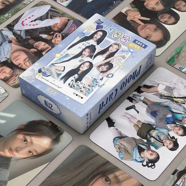 50張 NJZ 5人組 Lomo卡套組，包含「How Sweet」與新系列，MiJ、HN、DL、HR、HY、INS 限定版相片卡，高畫質 Lomo卡，收藏卡，時尚偶像周邊，流行音樂禮物，粉絲生日節日禮物