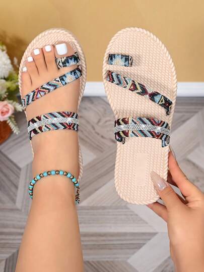 1 Pair Women's Summer Toe-Split Sandals, Vintage Geometric Colorful Woven Strap With Rhinestone Decor, Woven Texture Non-Slip Rubber Flat Sole, Toe-Split Design Fits Foot Shape, Lightweight And Soft Without Pressure, Backless Slip-On Slippers, Beach, Casual, Travel, Outdoor, Versatile Vintage Sandals