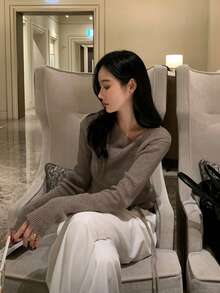 Design Triangle Cut Off-Shoulder Ruched Tie Long Sleeve Knit Top - Mocha Brown - View 5