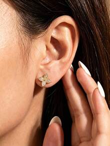 1 par de pendientes de botón de plata pura con circonita, estilo de lujo versátil Ins, pendientes de botón de flor de cuatro pétalos artísticos para mujeres - Amarillo Oro - Ver 4