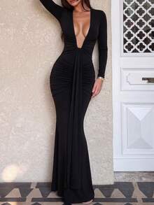 Solid Color Low Neckline Elegant Ruffled Mermaid Evening Gown For Formal Occasions - Black - View 3