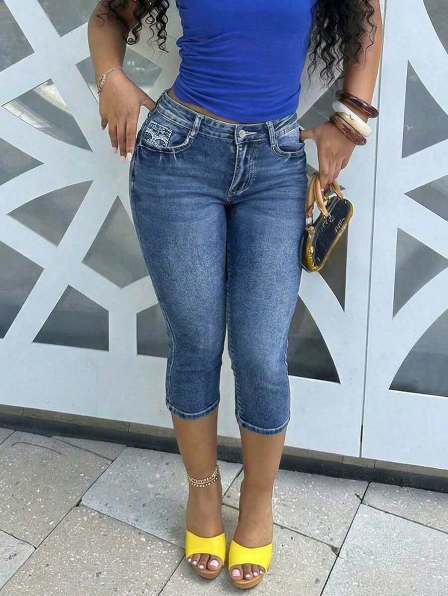 Plus Size Women's Embroidered Pocket Elastic Skinny Denim Capri Shorts Summer Casual - Dark Wash - View 1