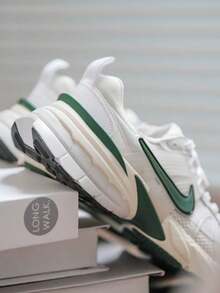 Nike V2K Run 女款跑步鞋時尚舒適百搭耐磨透氣輕便低筒休閒城市通勤跑步鞋白綠 - 白綠色 - 查看 5