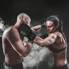 Guantes de Boxeo FIVING Negro Puro Cool, Protección de Mano de PU con Absorción de Impactos, Opciones de 4/6/10/12/14oz, Adecuados para Niños, Adolescentes, Hombres y Mujeres Adultos, Perfectos para Gimnasio, Entrenamiento en Casa, Muay Thai, MMA, Kickboxing y Sparring - Negro - Ver 7