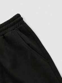 2件組百足蟲圖案T恤與短褲套裝，Grunge暗黑Y2K風格，白色上衣配黑色褲子，適合男士街頭穿搭 - 彩色 - 查看 6