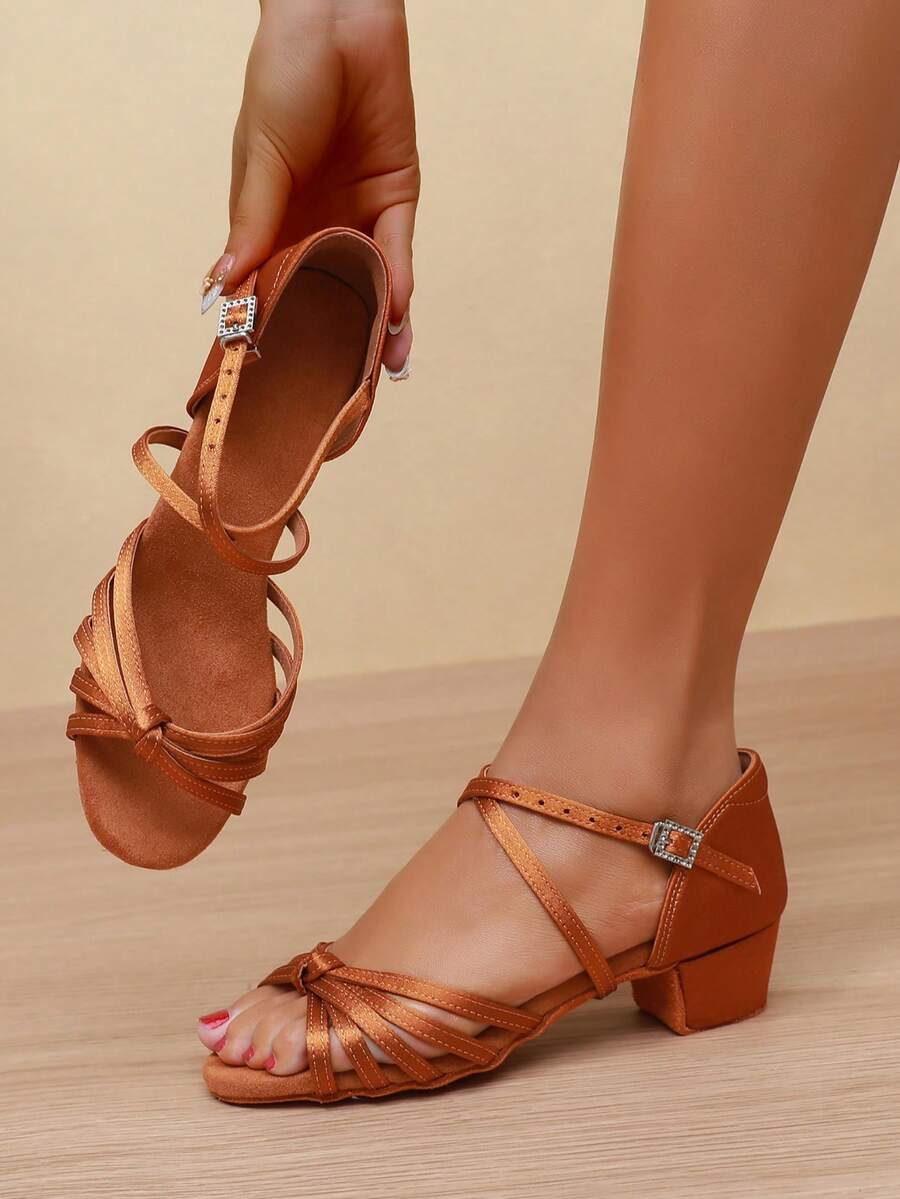 Sandal Dansa Latin Wanita Hak Persegi Bahan Satin dengan Ujung Terbuka, Sol Anti Selip, Sol Dalam dan Lapisan Penyerap Keringat, Ukuran Lebih Kecil, Sepatu Latihan Dansa