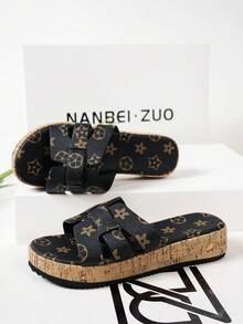 NANBEI ZUO Fashion Classic Random Floral Pattern Printed Women's Thick Sole Slide Sandals, Summer New Style Personalized Faux Wood Grain Sole Beach Vacation Style Sandals, Indoor/Outdoor Casual Versatile Wedge Slide Sandals - Black - View 1