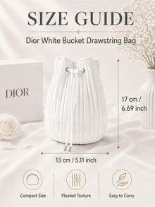 Dior 迪奧白色水桶抽繩化妝包，尺寸 13×17cm，抽繩束口設計，大容量收納，柔軟包身，小巧輕便易攜帶，送禮自用都合適。 - 白色 - 查看 4