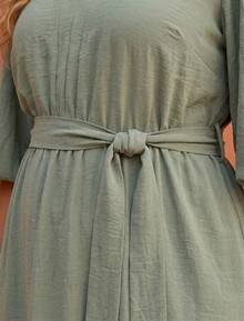 FASHION MIX PREMIUM Elegant Long Dress With Slit And Ruffle On The Hem 3/4 Puff Sleeves With V-Neckline And Tie At The Waist Women's Plus Size - 淡綠色 - 查看 3