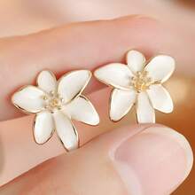 Vintage Elegant White Flower Design Earrings, Delicate Small Flower Earrings, Fashion Accessory For Women's Daily Wear And Vacation - Gold - View 6