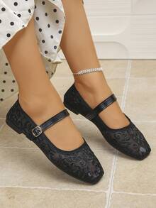 Black Intertwined Floral Pattern