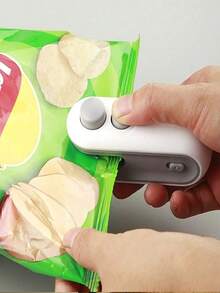 1 pièce Scelleur de vide portable à main, scelleur de vide en plastique, rechargeable par USB, puissance 16W, équipé d'une batterie lithium 200mAh, convient pour le stockage des collations fraîches et des aliments, applicable aux sacs de chips de pomme de terre, sacs de biscuits, sacs de collations et divers emballages de poche - Multicolore - Voir 3