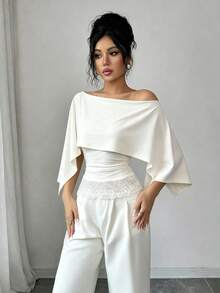 Top Elegante Feminina Branca com Decote Canoa e Manga Capa, Decorada com Detalhes de Renda em Contraste, Tecido de Malha, Ajuste com Elasticidade Média - Branco - Visão 3