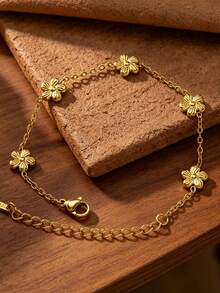 Vintage 5-Flower Gold Bracelet, 3D Embossed Floral Design, Gentle And Healing, Delicate Chain For Slender Wrist, Adjustable Extension Chain For Various Wrist Sizes, Niche French Gentle Style, Suitable For Commuting, Dating, Vacation, Minimalist And Versatile, Perfect For Self-Wear Or Gifting, Exquisite Luxury Floral Wrist Accessory Inspired By European And American Influencers - Five-petal Flower Bracelet - View 3