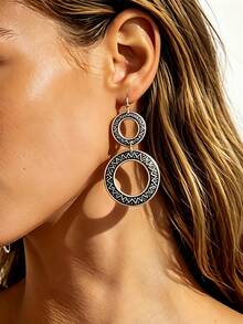 1 Pair Women's Vintage European & American Style Burnished Silver Geometric Embossed Double-Layer Hollow Round Hoop Fish Hook Earrings, Antique Silver Trim Black Enamel Geometric Carved Large & Small Connected Round Disc Dangle Earrings, Suitable For Beach Vacation, Casual, Fashion Wear - Antique Silver - View 1