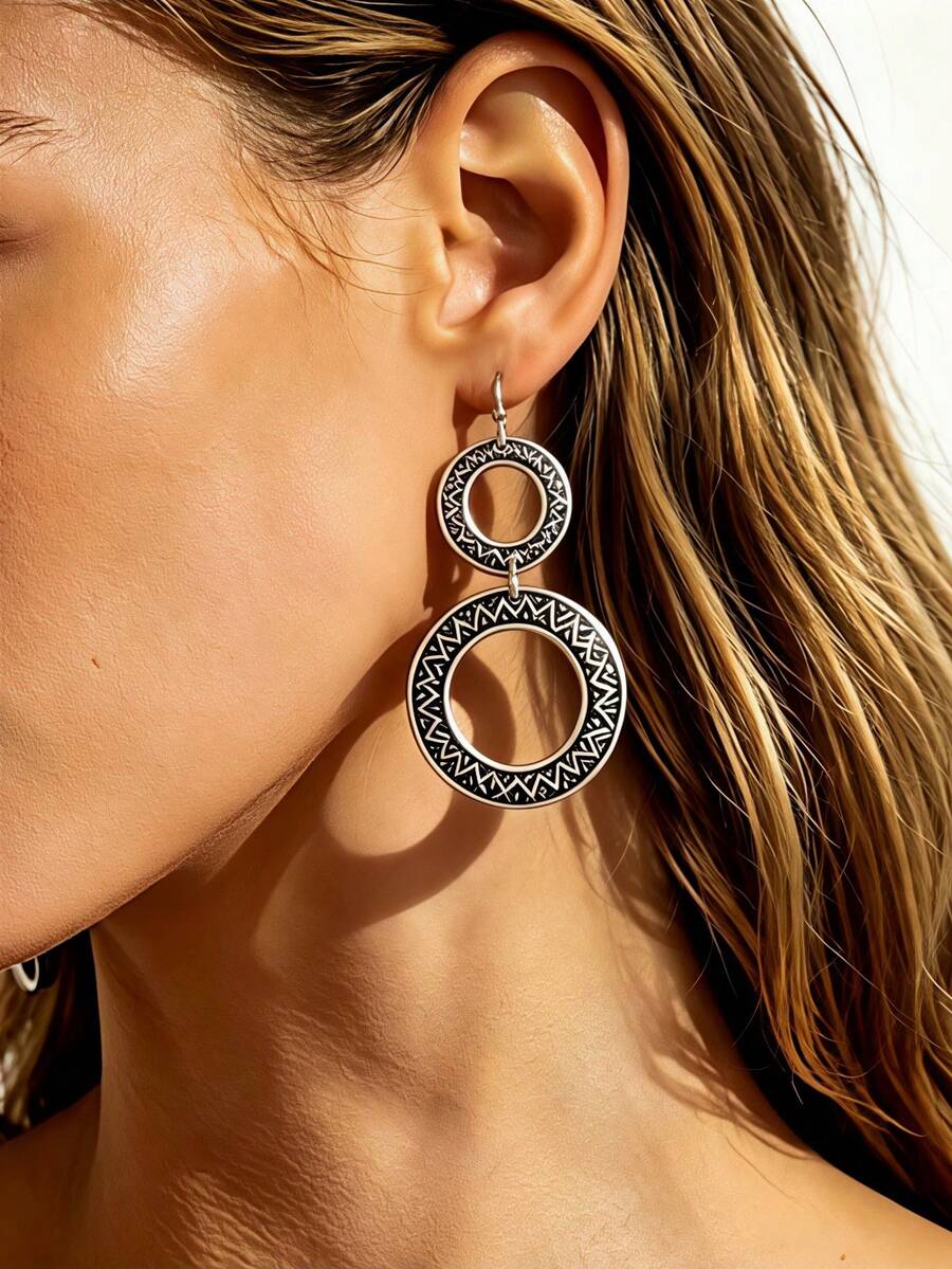 1 Pair Women's Vintage European & American Style Burnished Silver Geometric Embossed Double-Layer Hollow Round Hoop Fish Hook Earrings, Antique Silver Trim Black Enamel Geometric Carved Large & Small Connected Round Disc Dangle Earrings, Suitable For Beach Vacation, Casual, Fashion Wear - Antique Silver - View 1