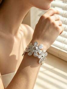 VceTd 1pc Women's Elegant Style Stainless Steel Bracelet With Wave Design And Open Cuff, Versatile For Various Outfits, Suitable For Daily Wear Or Vacation, Perfect As A Holiday Gift For Friends - Yellow Gold - View 5