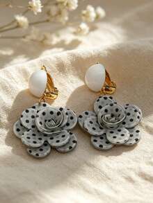 1 par de clips de oreja vintage lindos con lunares y flores, pendientes geométricos florales dulces sin perforación, regalo de joyería para vacaciones en la playa - acortar - Ver 15