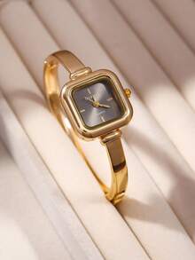 1 pieza Reloj de pulsera cuadrado de cuarzo de lujo vintage para mujer, diseño exquisito de nicho que muestra una elegancia suave. Pertenece a accesorios dorados, pulseras, joyería, accesorios de verano, adecuado para el desplazamiento diario, citas, reuniones, fiestas, banquetes nocturnos, salidas de verano, temporada de regreso a la escuela y talla grande escenarios, se puede dar como regalo de graduación, regalo atento para mujeres, un accesorio de reloj de pulsera para realzar el sentido exquisito del atuendo - Dorado - Ver 4