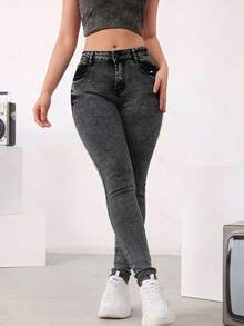 Jeans ajustados básicos de mezclilla basico, elásticos, con efecto levantador de glúteos - gris-negro - Ver 3