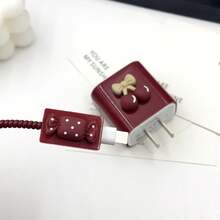 Set 5pcs Kompatibel dengan Casing Pelindung Charger 18W/20W TPU Soft Shell Anti-Jatuh Burgundy Desain 3D Candy Cherry Kepala Charger Cepat Apple Pelindung Kabel Data Anti-Patah Pelindung Konektor USB-C ke Lightning Pita Penyimpanan Kabel Aksesoris Ponsel Dekorasi, Hadiah Ideal untuk Pacar - Ceri permen berwarna merah anggur - View 3